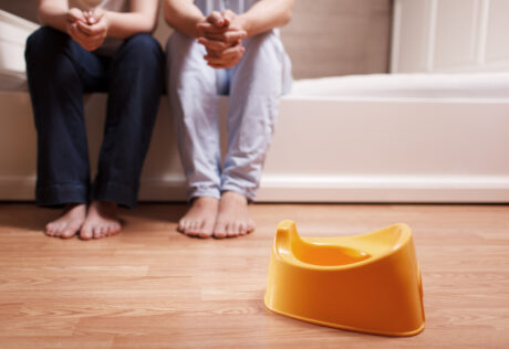 Parents contemplating potty training. Picture from Vecteezy.